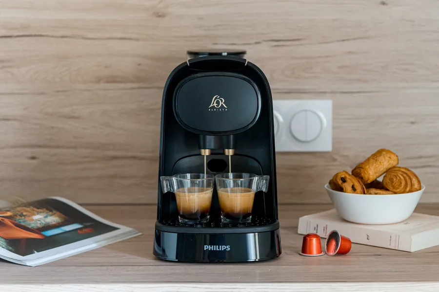 Die Kapsel-Kaffeemaschine im ersten Stock
